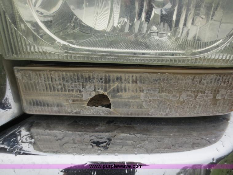 image for item D5827 2002 Ford F350 Super Duty Crew Cab pickup truck