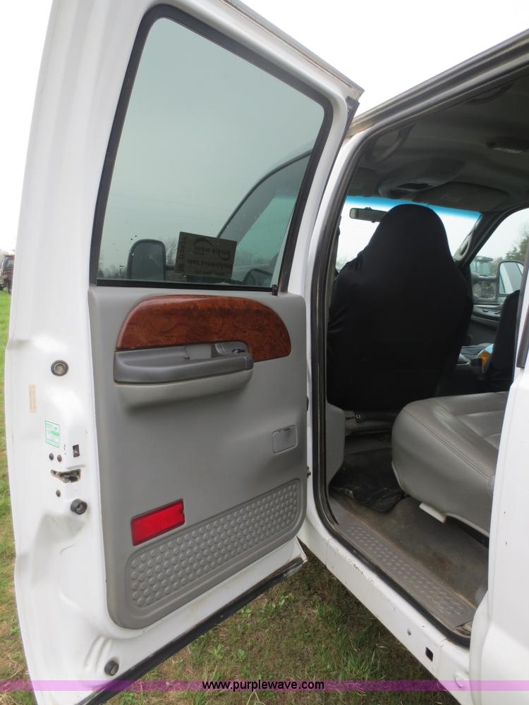 image for item D5827 2002 Ford F350 Super Duty Crew Cab pickup truck