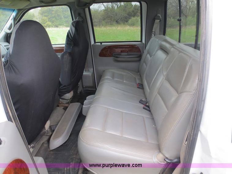 image for item D5827 2002 Ford F350 Super Duty Crew Cab pickup truck