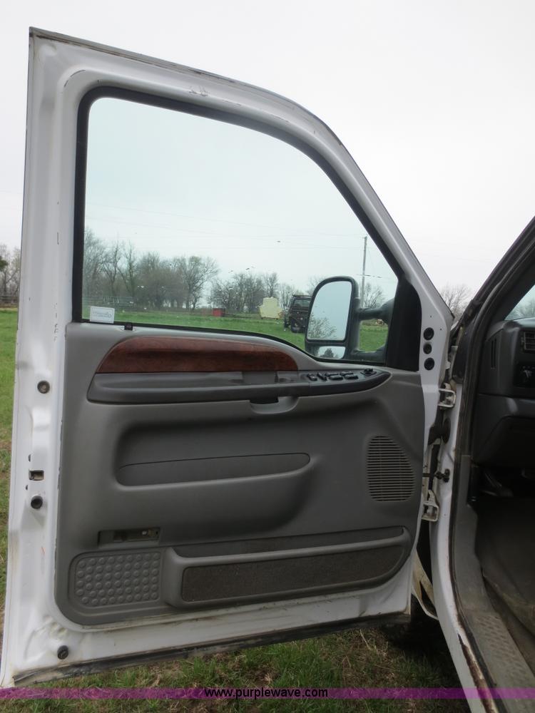 image for item D5827 2002 Ford F350 Super Duty Crew Cab pickup truck