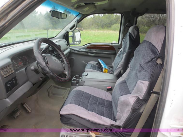 image for item D5827 2002 Ford F350 Super Duty Crew Cab pickup truck