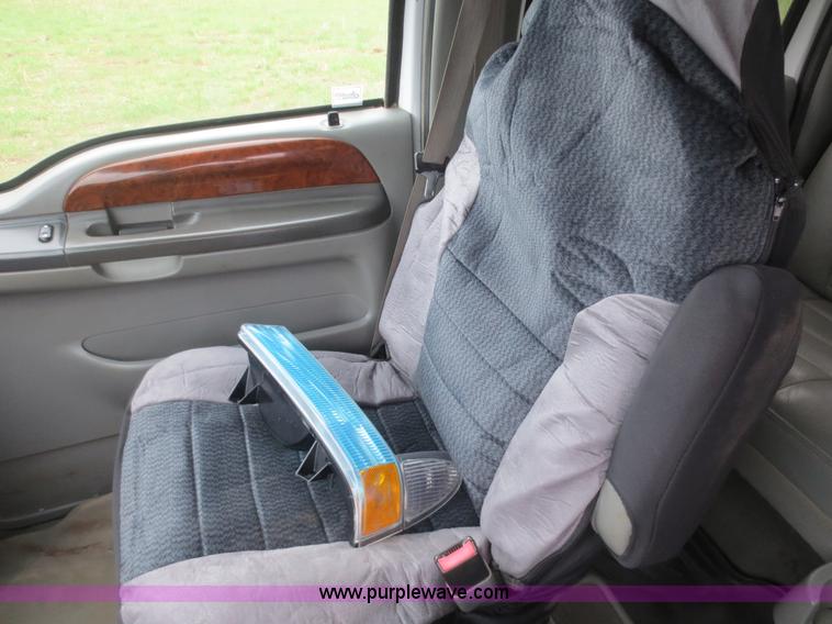 image for item D5827 2002 Ford F350 Super Duty Crew Cab pickup truck