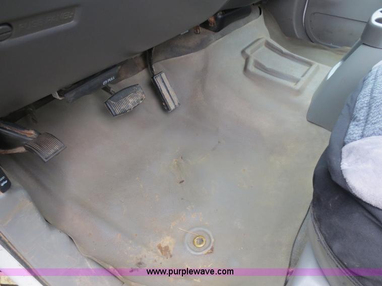 image for item D5827 2002 Ford F350 Super Duty Crew Cab pickup truck