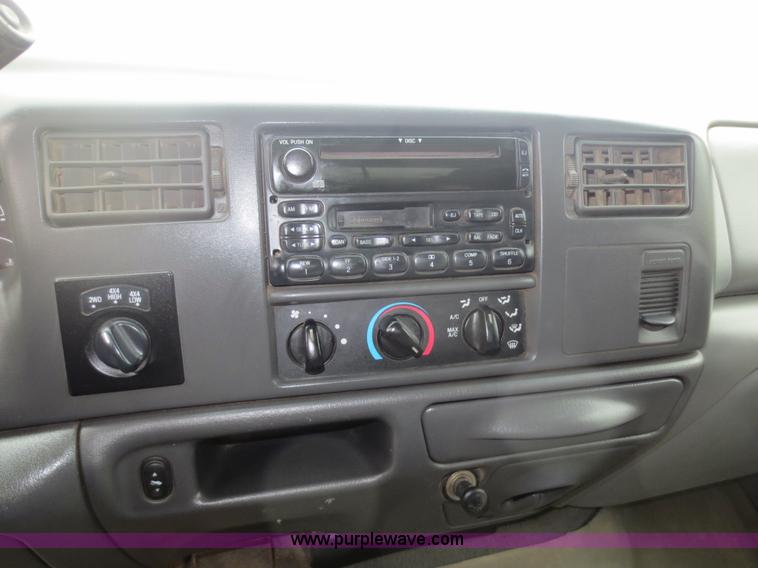 image for item D5827 2002 Ford F350 Super Duty Crew Cab pickup truck