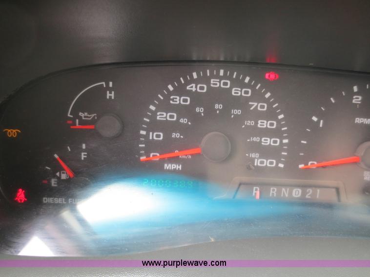 image for item D5827 2002 Ford F350 Super Duty Crew Cab pickup truck