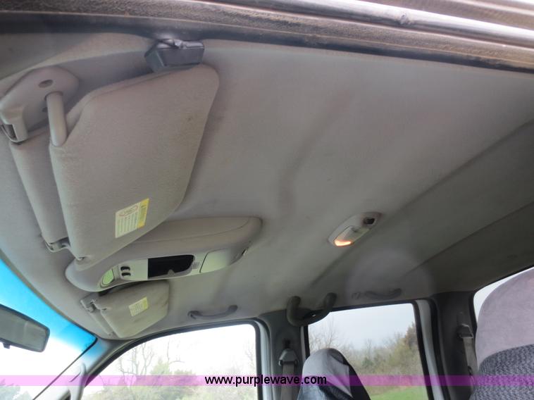 image for item D5827 2002 Ford F350 Super Duty Crew Cab pickup truck