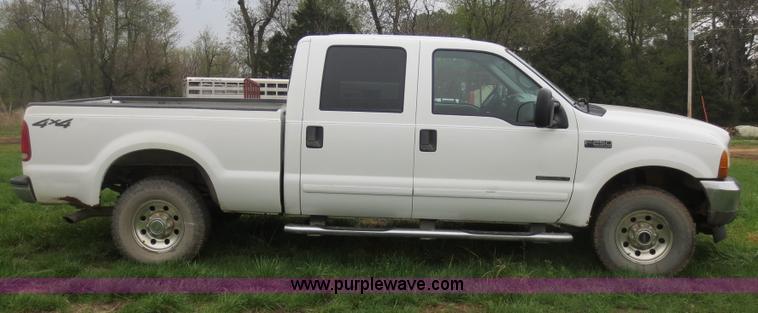 image for item D5828 2001 Ford F250 Super Duty Crew Cab pickup truck