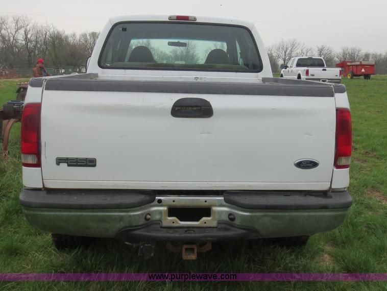 image for item D5828 2001 Ford F250 Super Duty Crew Cab pickup truck