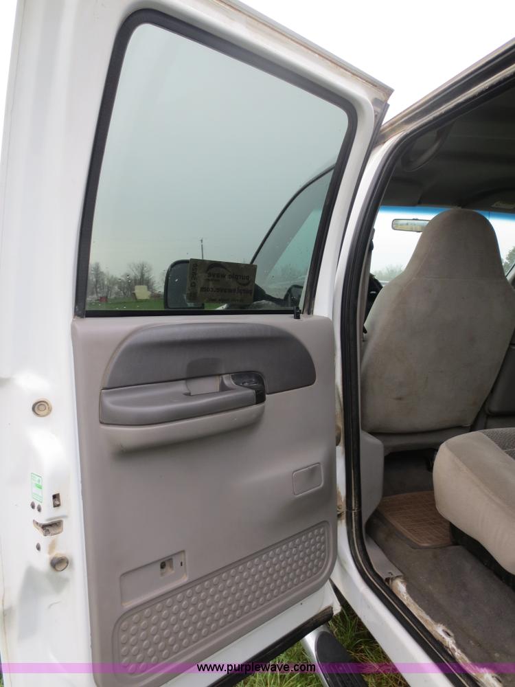 image for item D5828 2001 Ford F250 Super Duty Crew Cab pickup truck