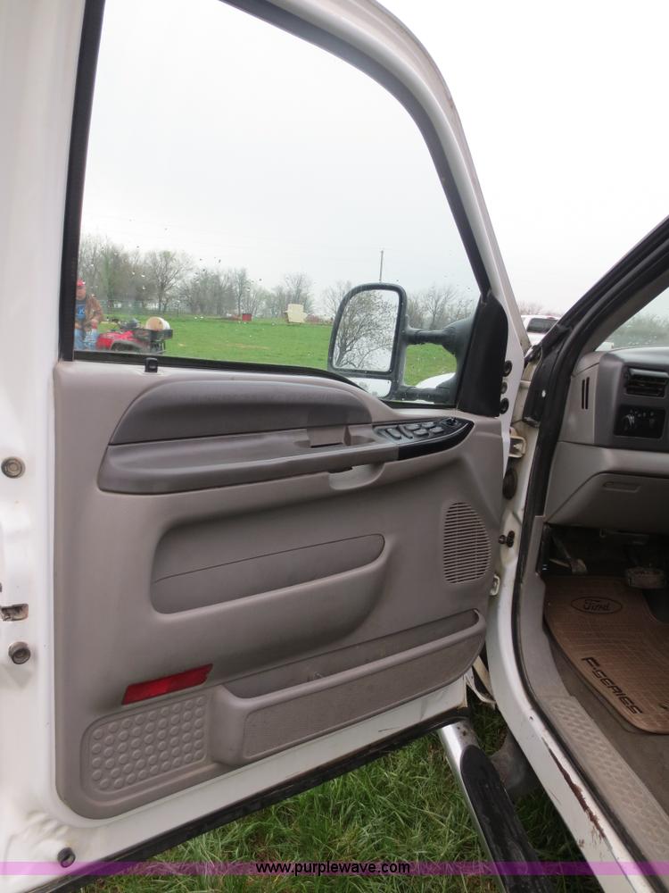 image for item D5828 2001 Ford F250 Super Duty Crew Cab pickup truck