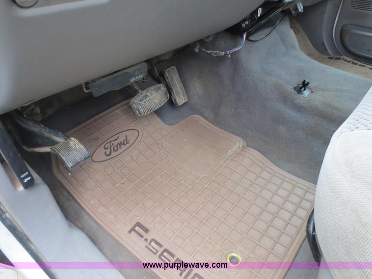 image for item D5828 2001 Ford F250 Super Duty Crew Cab pickup truck