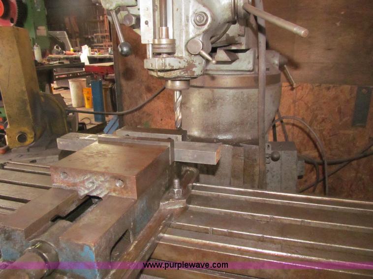 image for item D7324 Bridgeport milling machine