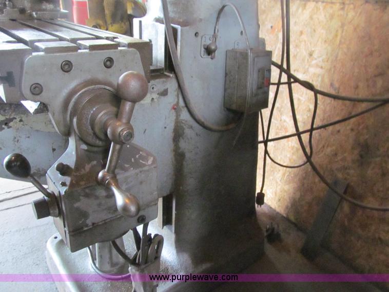 image for item D7324 Bridgeport milling machine