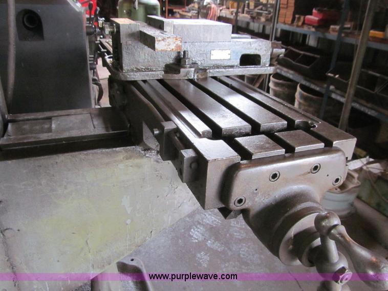 image for item D7324 Bridgeport milling machine