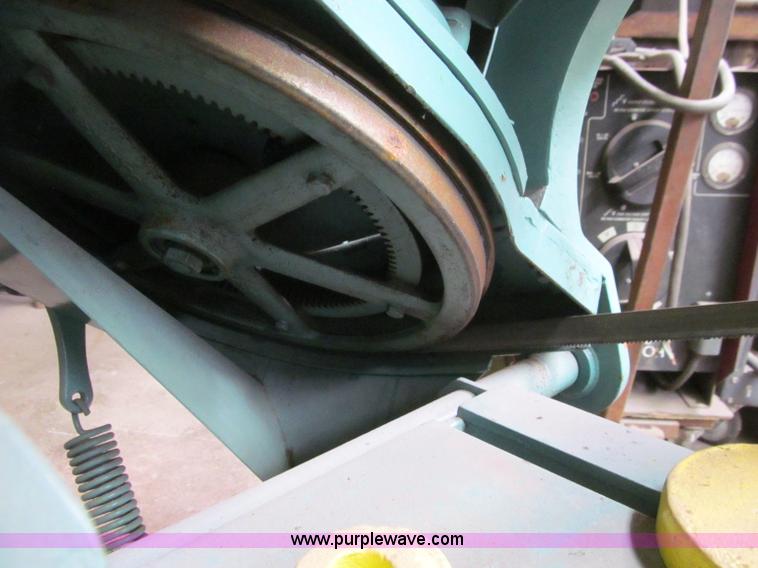 image for item D7325 Wells 8M metal band saw