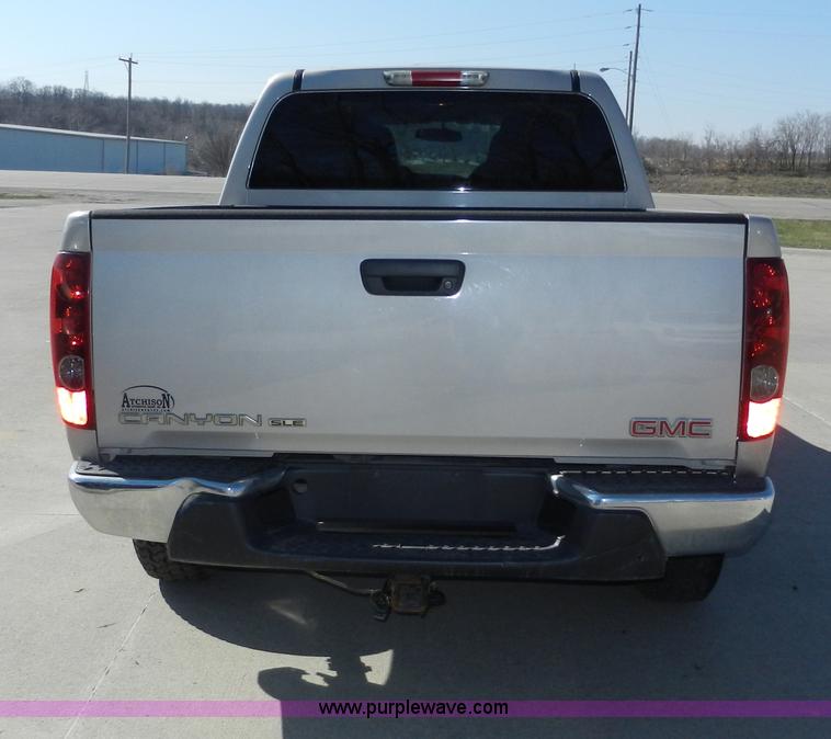image for item D8007 2005 GMC Canyon SLE pickup truck