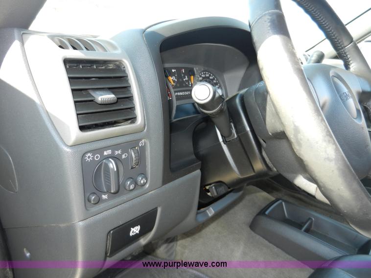 image for item D8007 2005 GMC Canyon SLE pickup truck