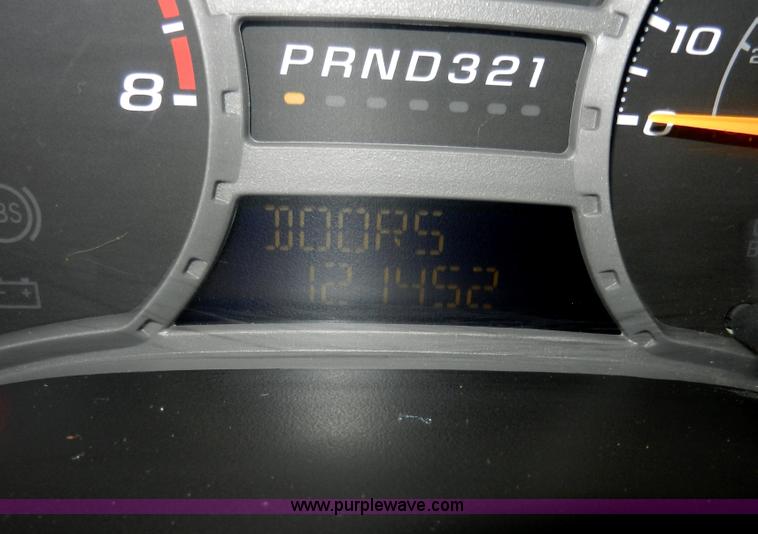 image for item D8007 2005 GMC Canyon SLE pickup truck