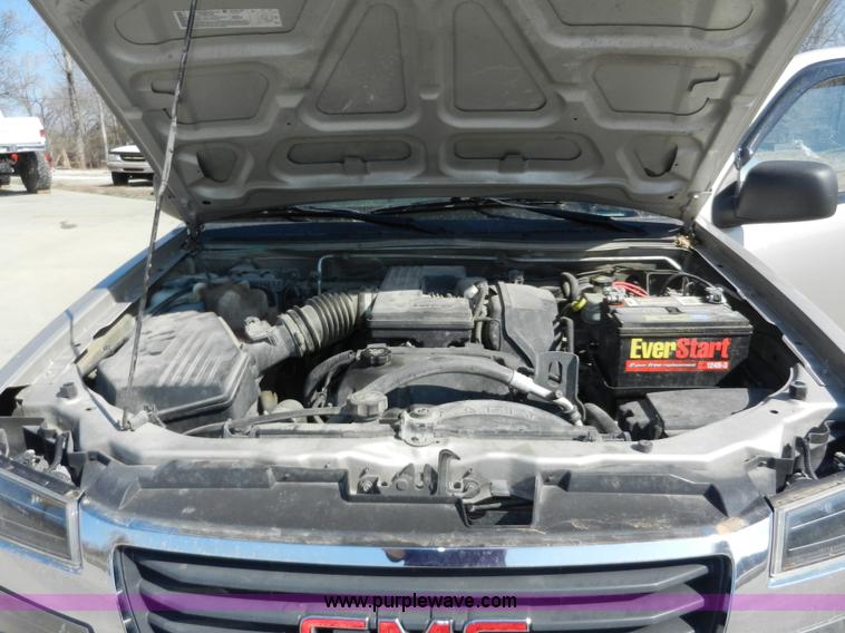 image for item D8007 2005 GMC Canyon SLE pickup truck