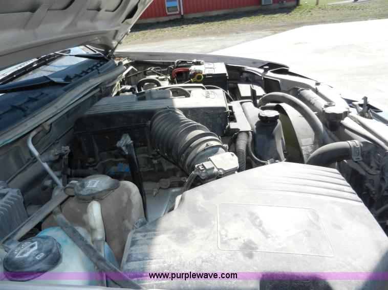 image for item D8007 2005 GMC Canyon SLE pickup truck