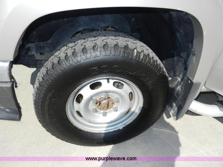 image for item D8007 2005 GMC Canyon SLE pickup truck