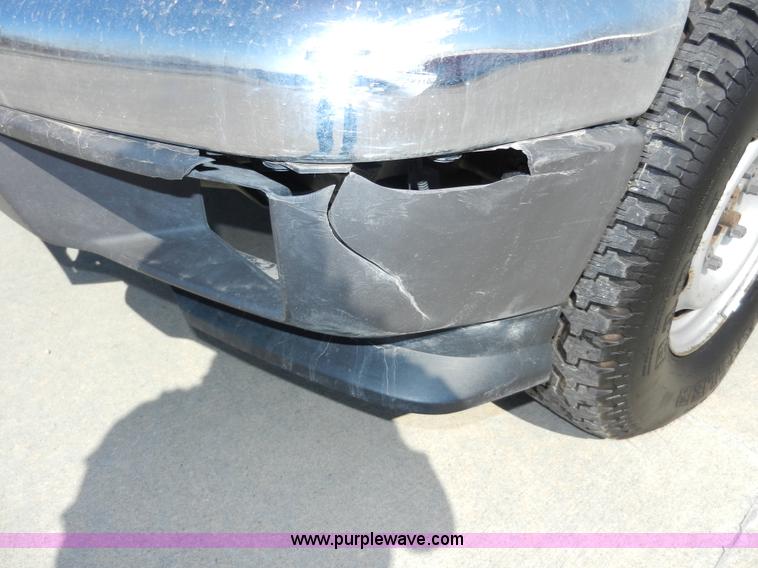 image for item D8007 2005 GMC Canyon SLE pickup truck