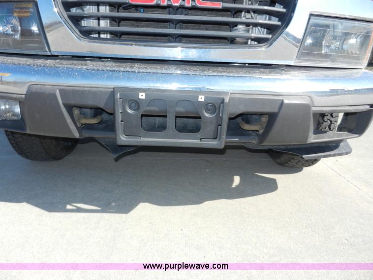 image for item D8007 2005 GMC Canyon SLE pickup truck