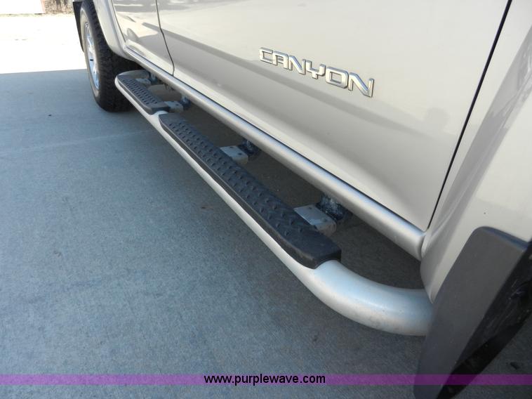 image for item D8007 2005 GMC Canyon SLE pickup truck