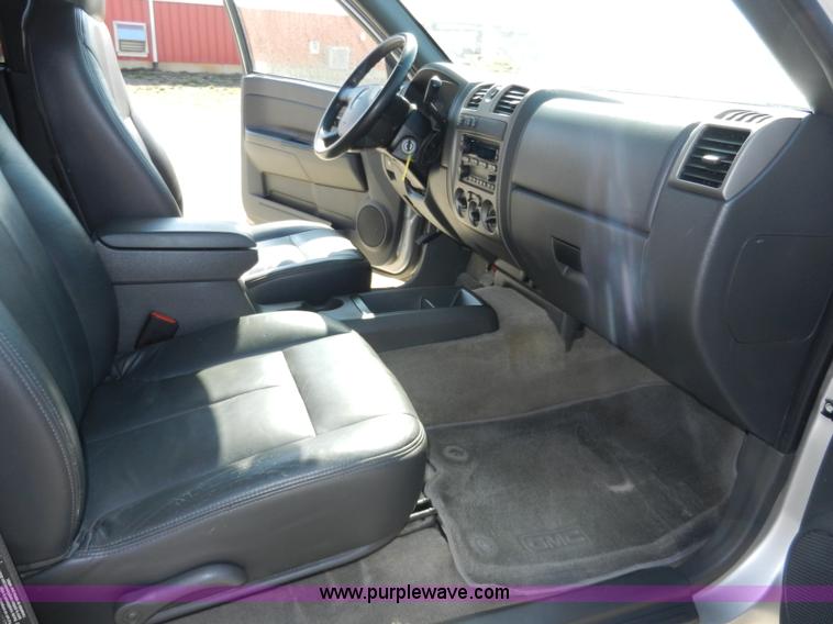 image for item D8007 2005 GMC Canyon SLE pickup truck