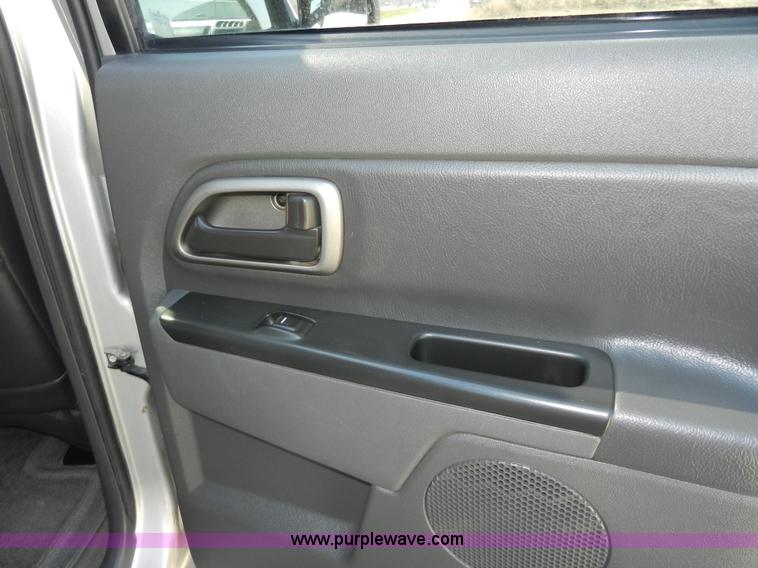 image for item D8007 2005 GMC Canyon SLE pickup truck