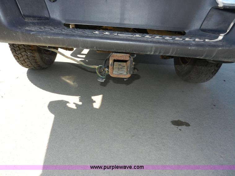 image for item D8007 2005 GMC Canyon SLE pickup truck