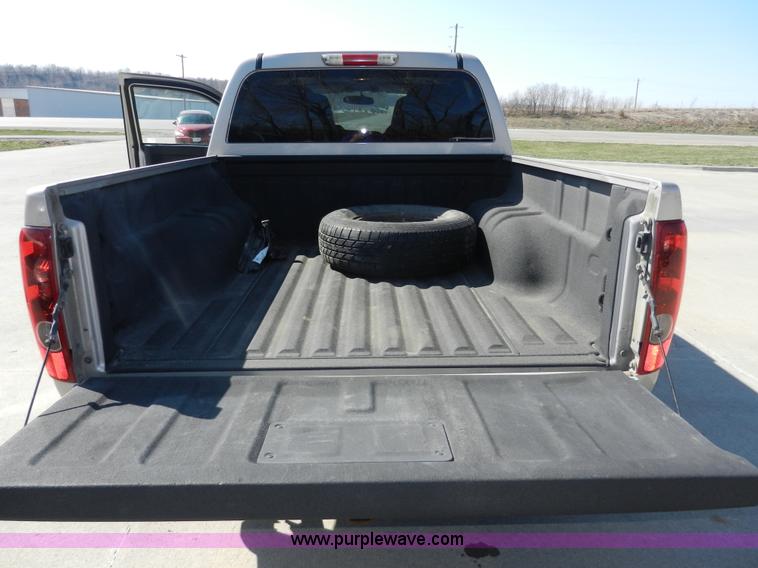 image for item D8007 2005 GMC Canyon SLE pickup truck