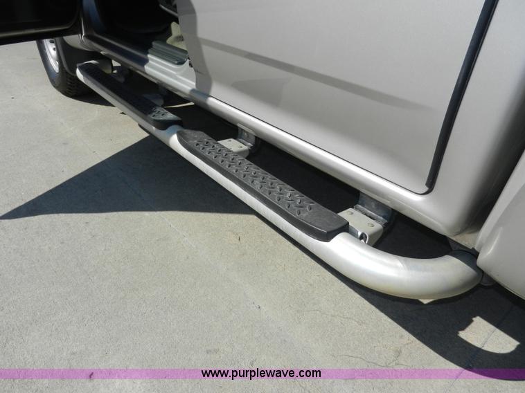 image for item D8007 2005 GMC Canyon SLE pickup truck