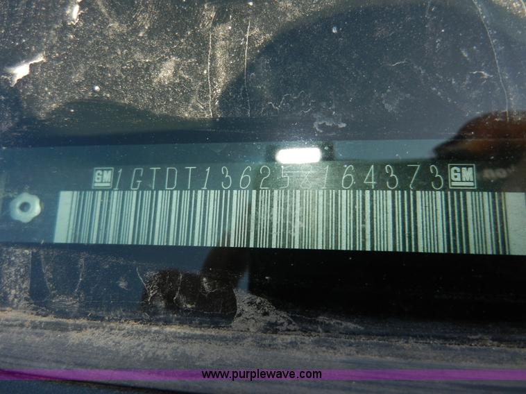 image for item D8007 2005 GMC Canyon SLE pickup truck