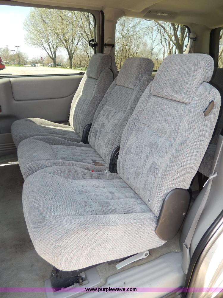 image for item D8057 2004 Pontiac Montana minivan