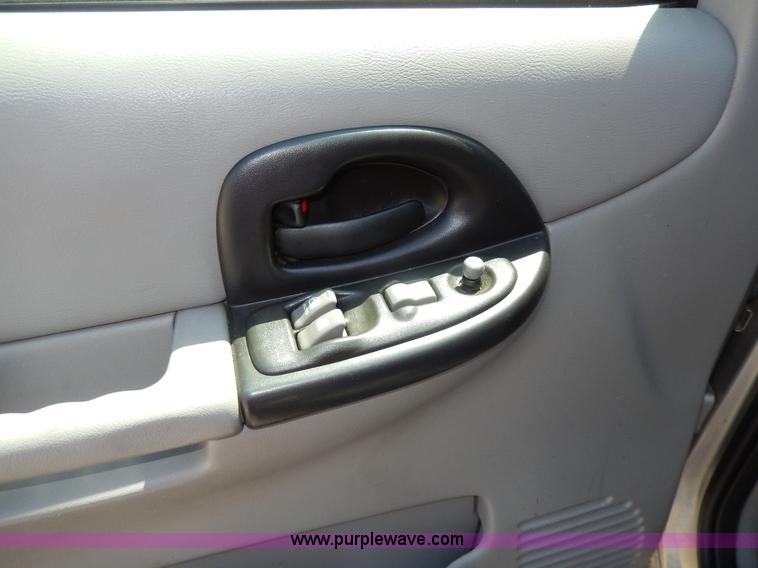 image for item D8057 2004 Pontiac Montana minivan