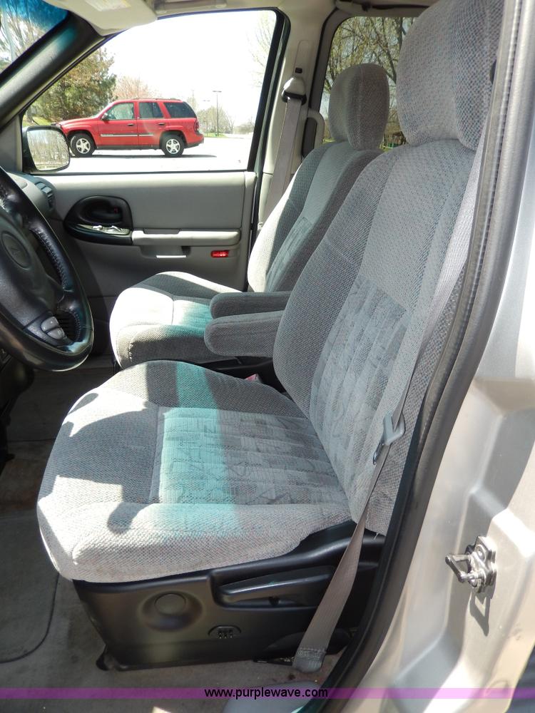 image for item D8057 2004 Pontiac Montana minivan