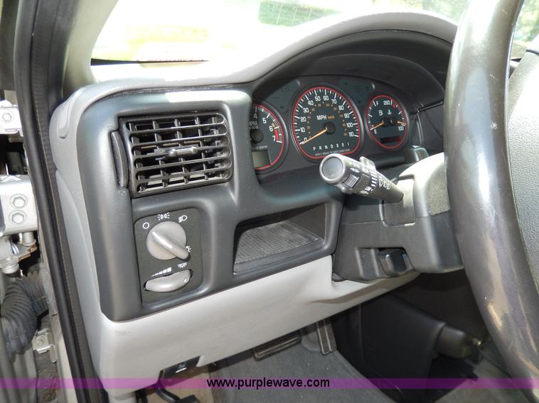 image for item D8057 2004 Pontiac Montana minivan