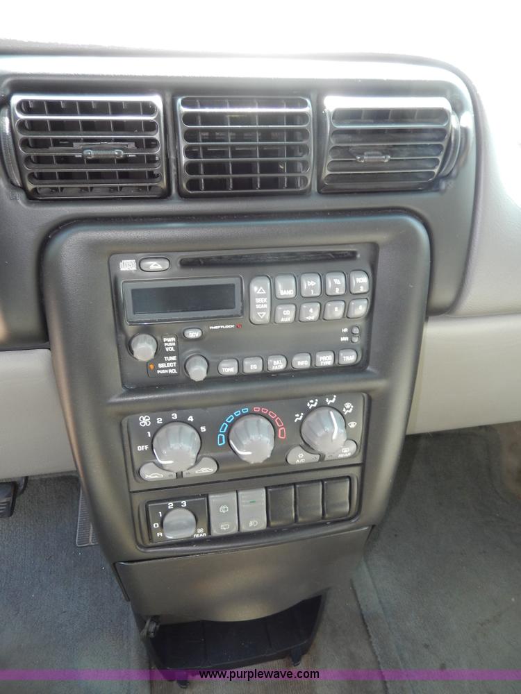 image for item D8057 2004 Pontiac Montana minivan