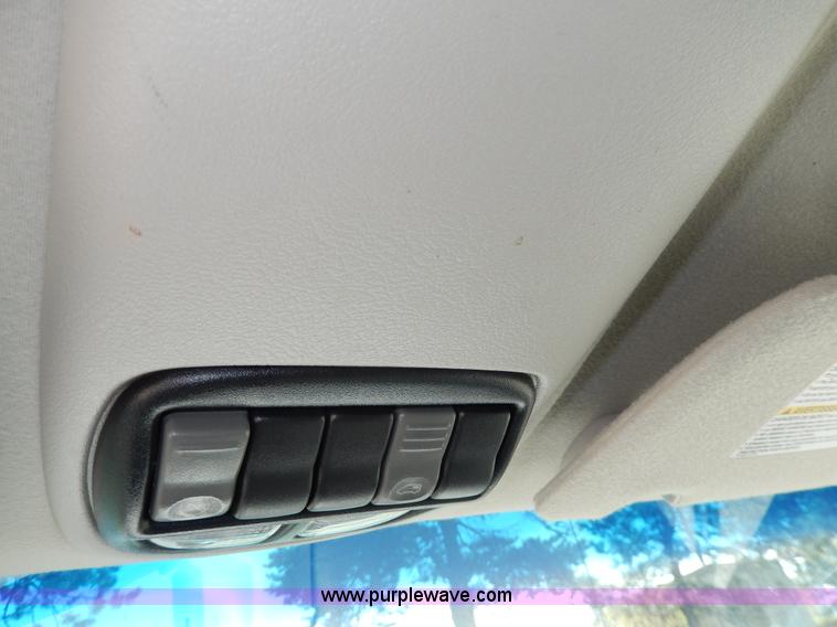 image for item D8057 2004 Pontiac Montana minivan