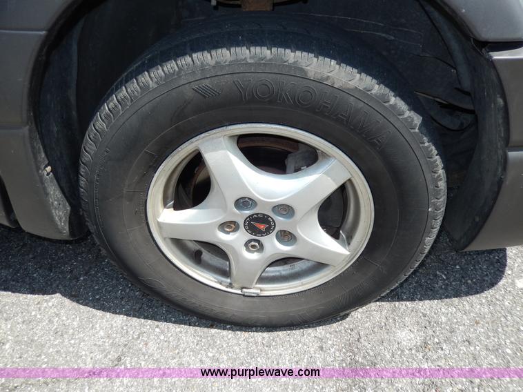 image for item D8057 2004 Pontiac Montana minivan