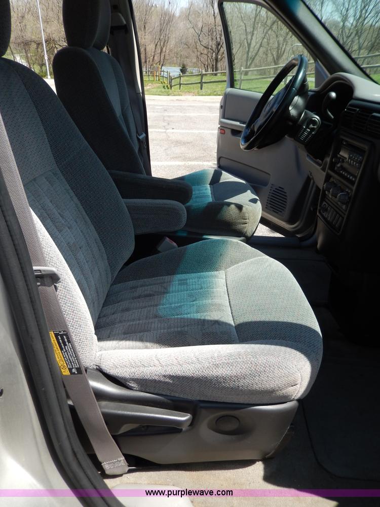 image for item D8057 2004 Pontiac Montana minivan