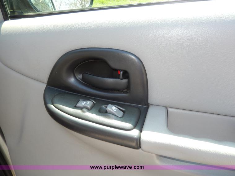image for item D8057 2004 Pontiac Montana minivan