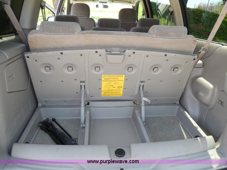 image for item D8057 2004 Pontiac Montana minivan