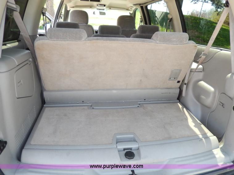 image for item D8057 2004 Pontiac Montana minivan