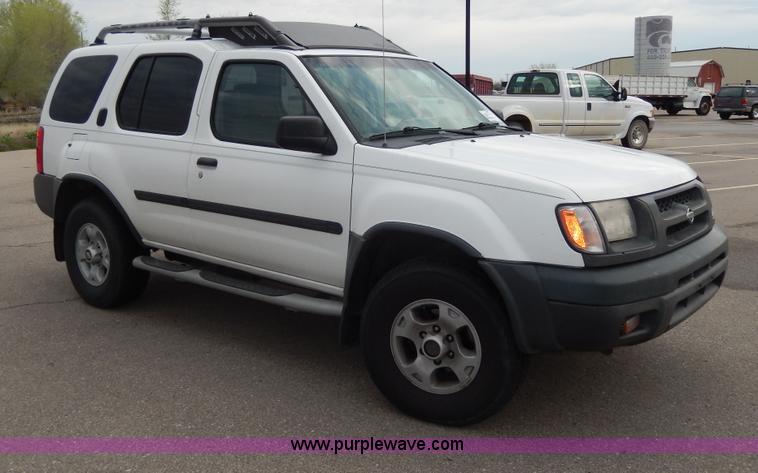 image for item D8064 2000 Nissan Xterra SUV