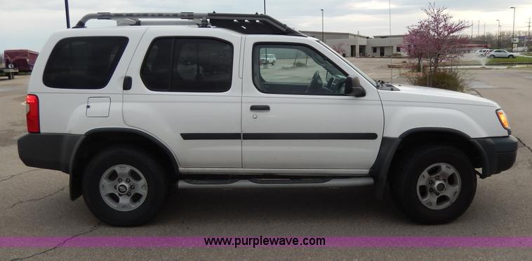image for item D8064 2000 Nissan Xterra SUV
