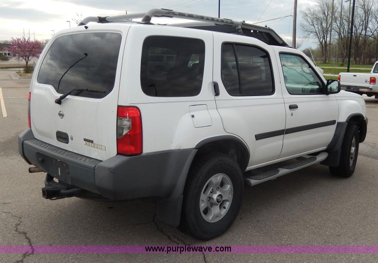 image for item D8064 2000 Nissan Xterra SUV