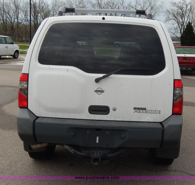 image for item D8064 2000 Nissan Xterra SUV