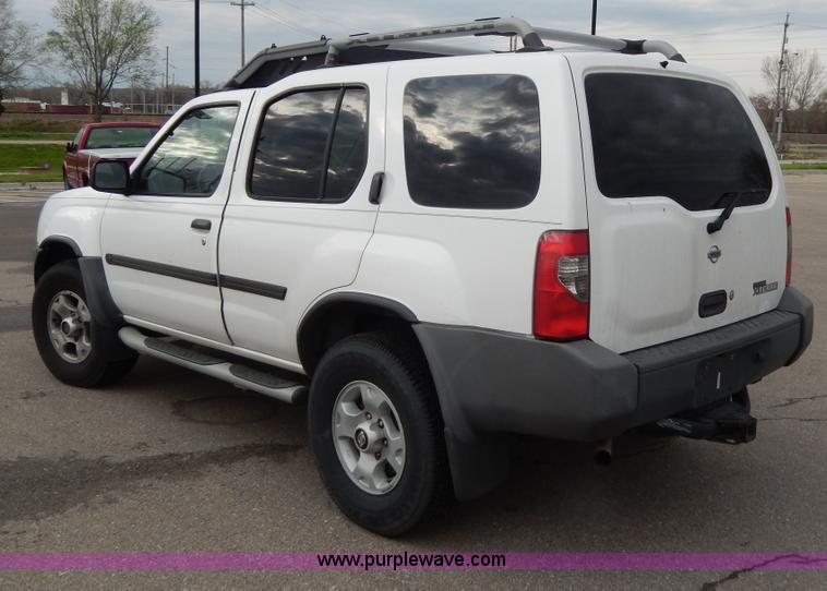 image for item D8064 2000 Nissan Xterra SUV